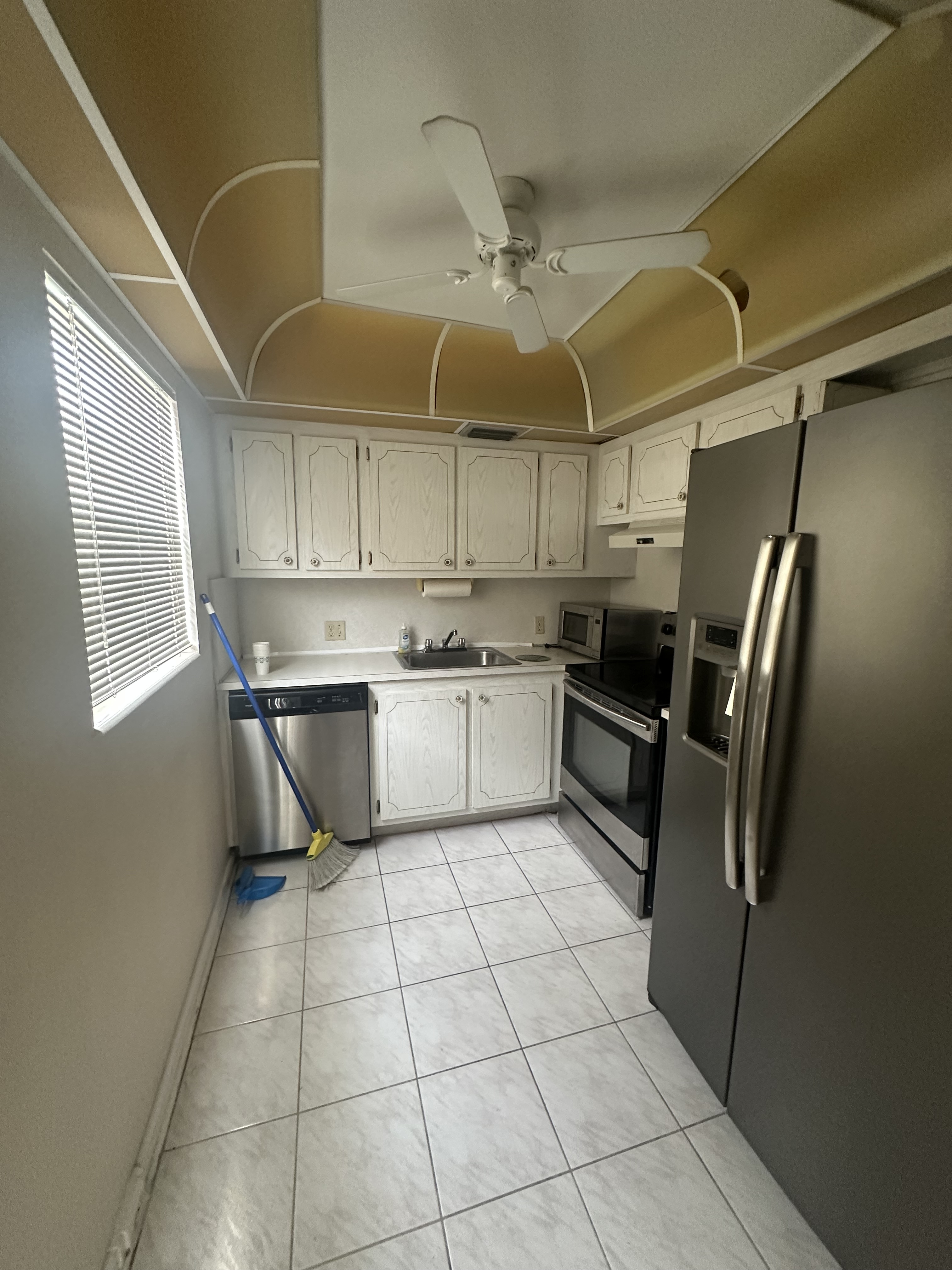 Kitchen before AI renovation preview