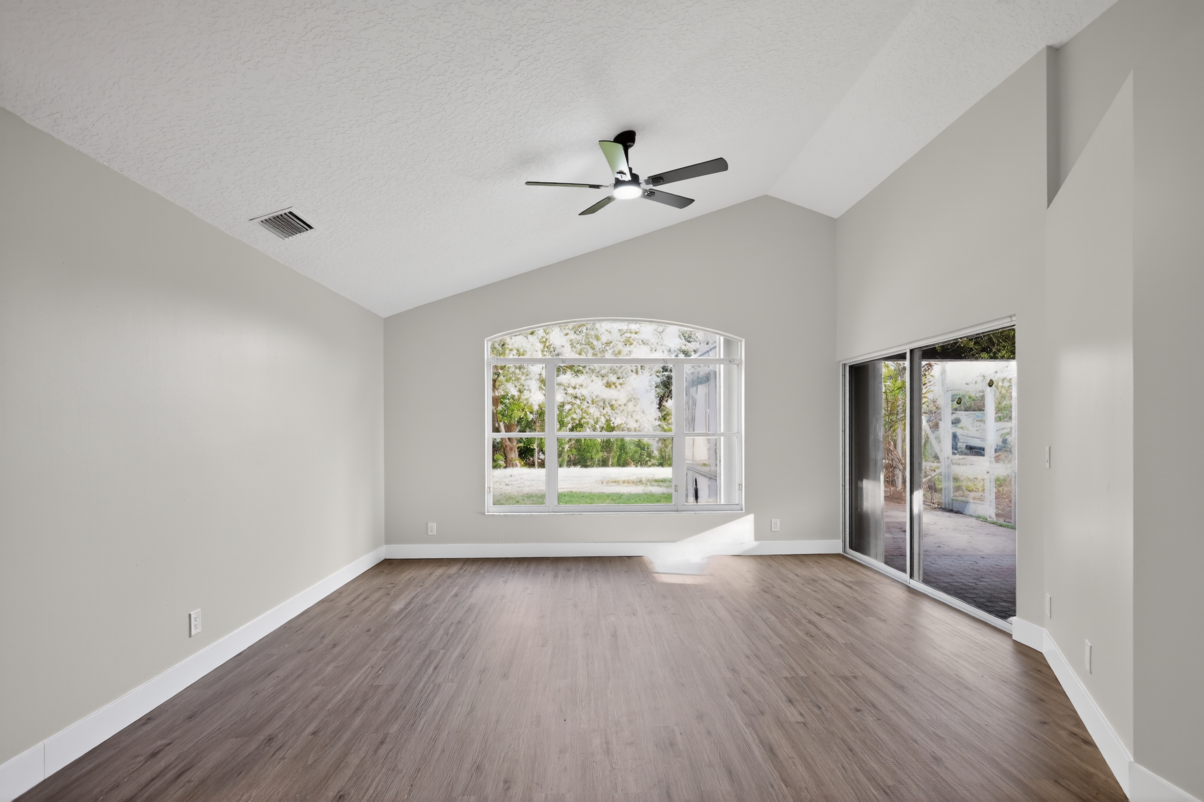 Vacant living room before AI virtual staging